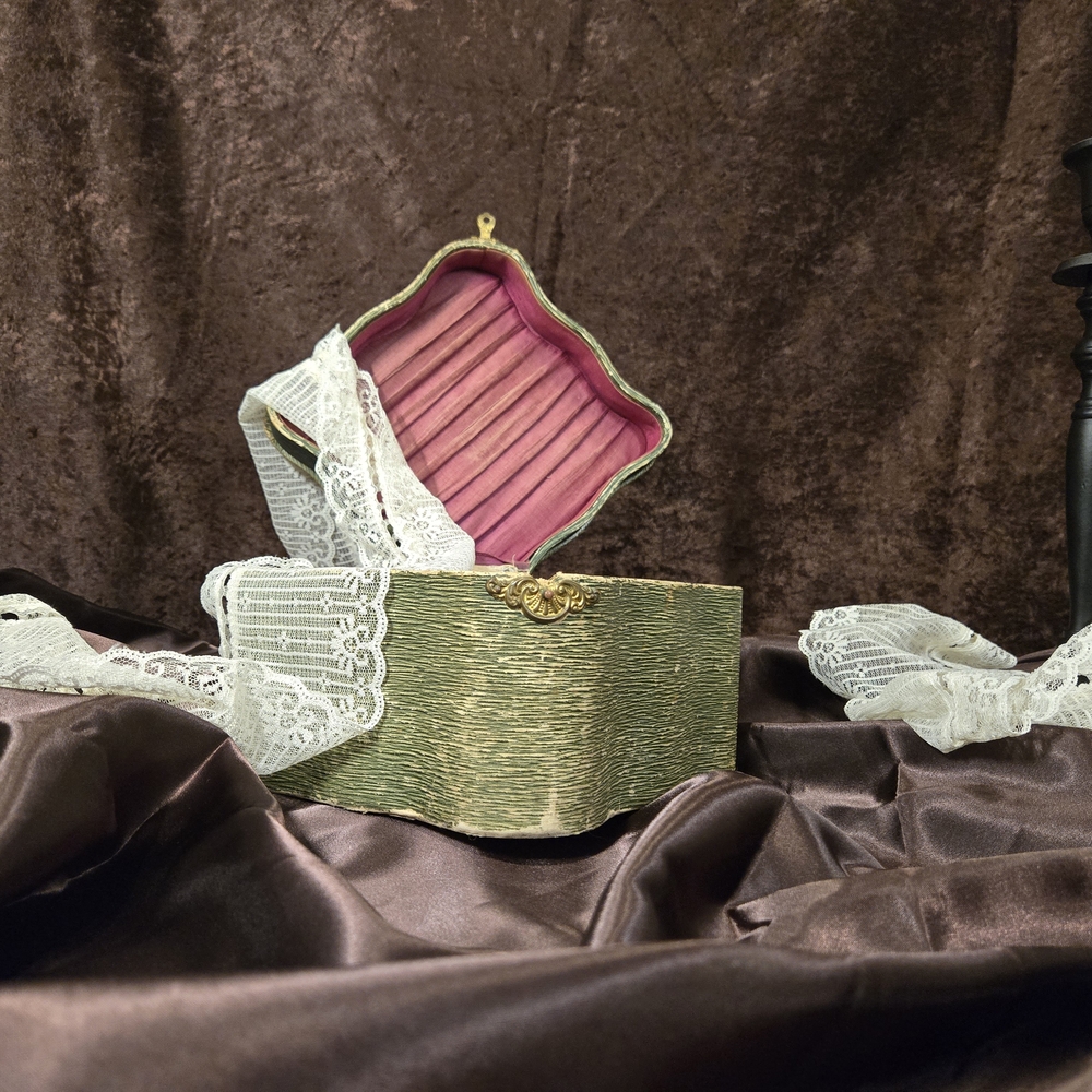 A Vampires Celluloid Collar